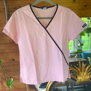 Women’s Cherokee scrub top, v-neck 2 pockets